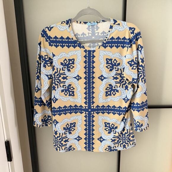 J. McLaughlin Catalina Cloth Top Women’s Size M Tan Blue Print Stretch Shirt - Picture 2 of 11